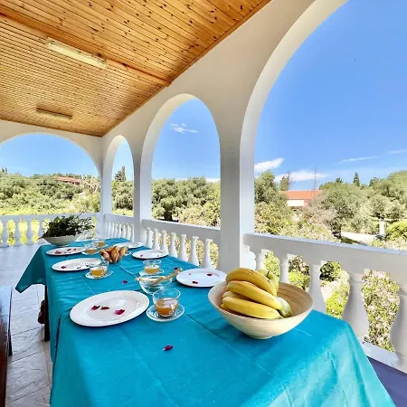 Astra House By Dadovillas Asztrakerí