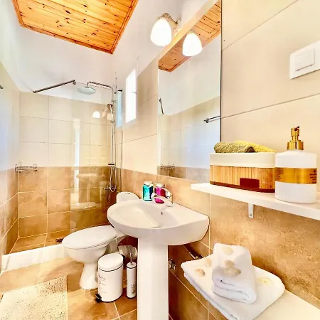 فيلة Astra House By Dadovillas *