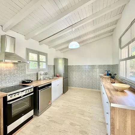 Astra House By Dadovillas فيلة Astrakeri