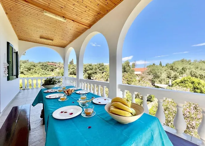 Astra House By Dadovillas Astrakeri