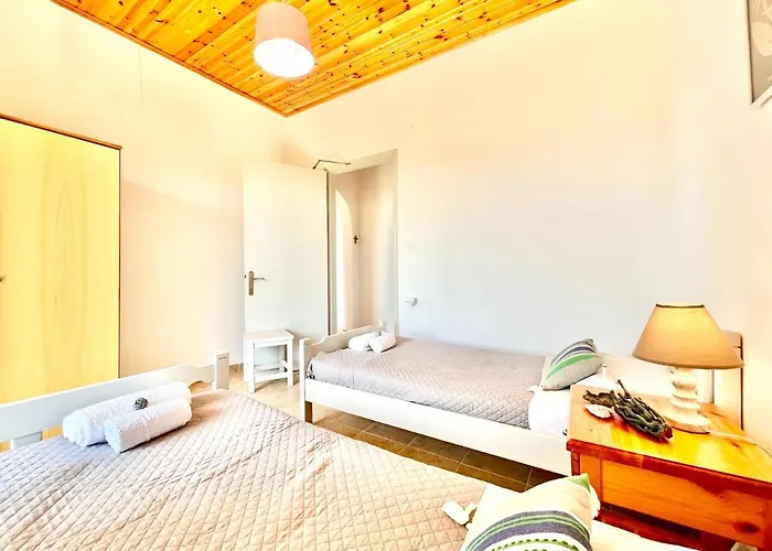 Astra House By Dadovillas