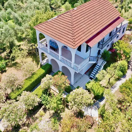 Astra House By Dadovillas
