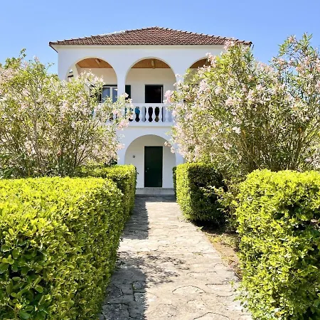 Villa Astra House By Dadovillas Astrakeri