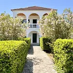 Vila Astra House By Dadovillas Astrakeri