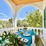 Astra House By Dadovillas Vila *