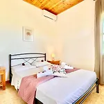 Astra House By Dadovillas * Astrakeri