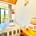 Astra House By Dadovillas Vila